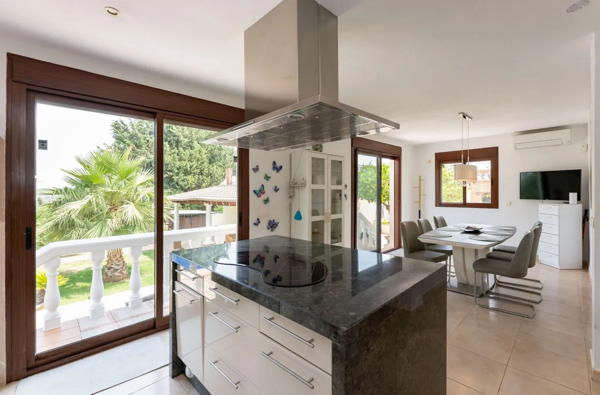 2f7f558a-4822-41c2-b118-c785695be695