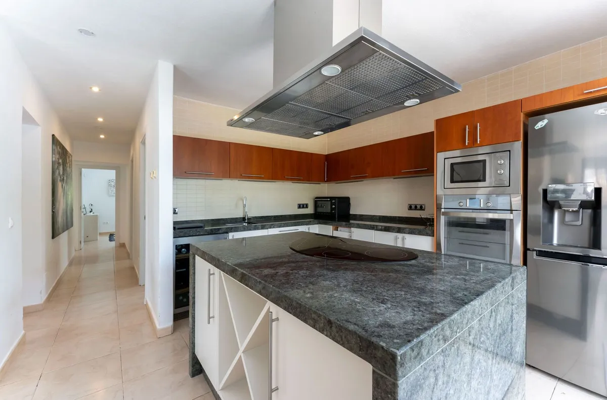 c8215fa4-22e8-49f0-ad78-be6eb35f107a