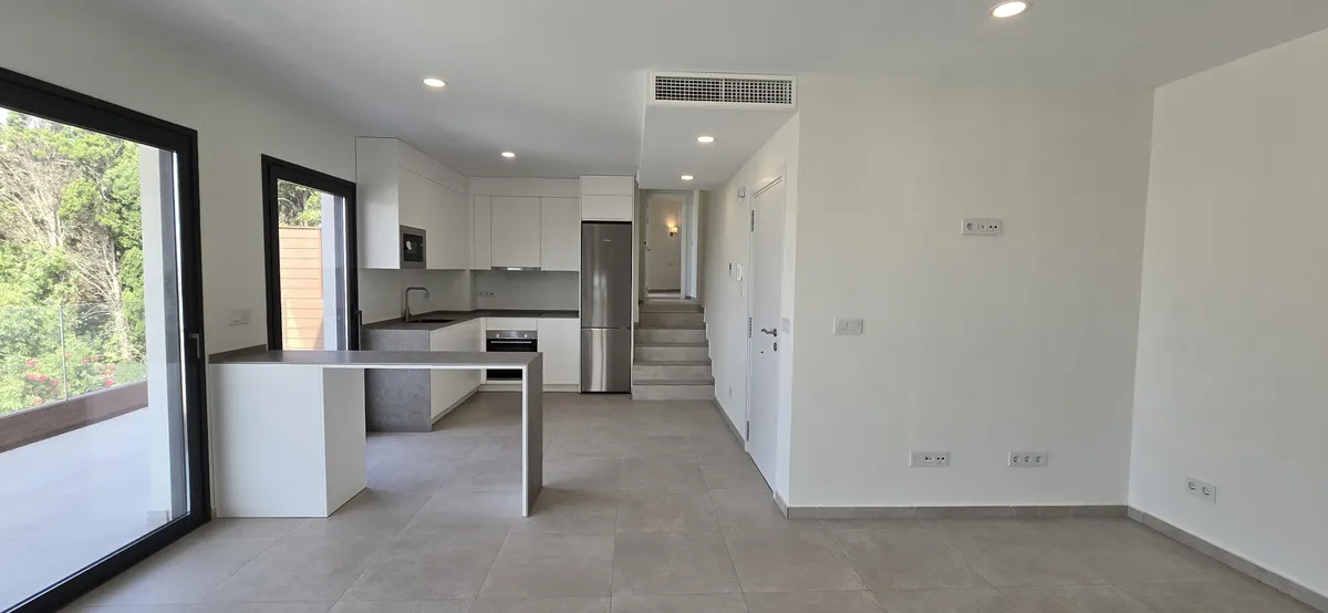 6527b6da-64cb-4910-b1b8-9518fd39b963