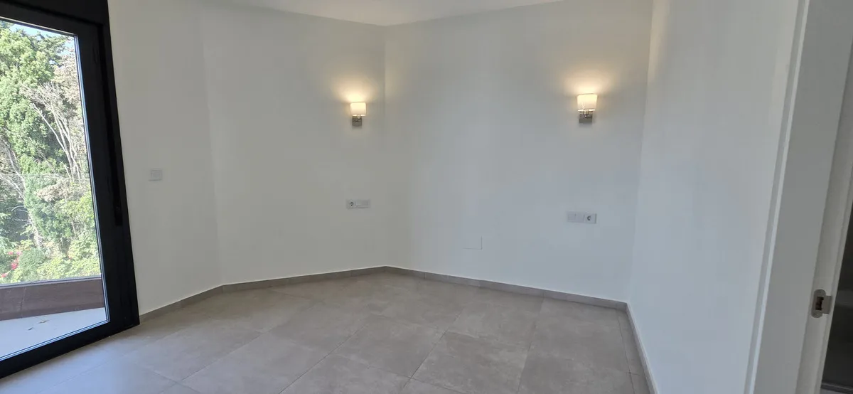 f6648a5b-5515-4bea-9859-8bf7948555c0