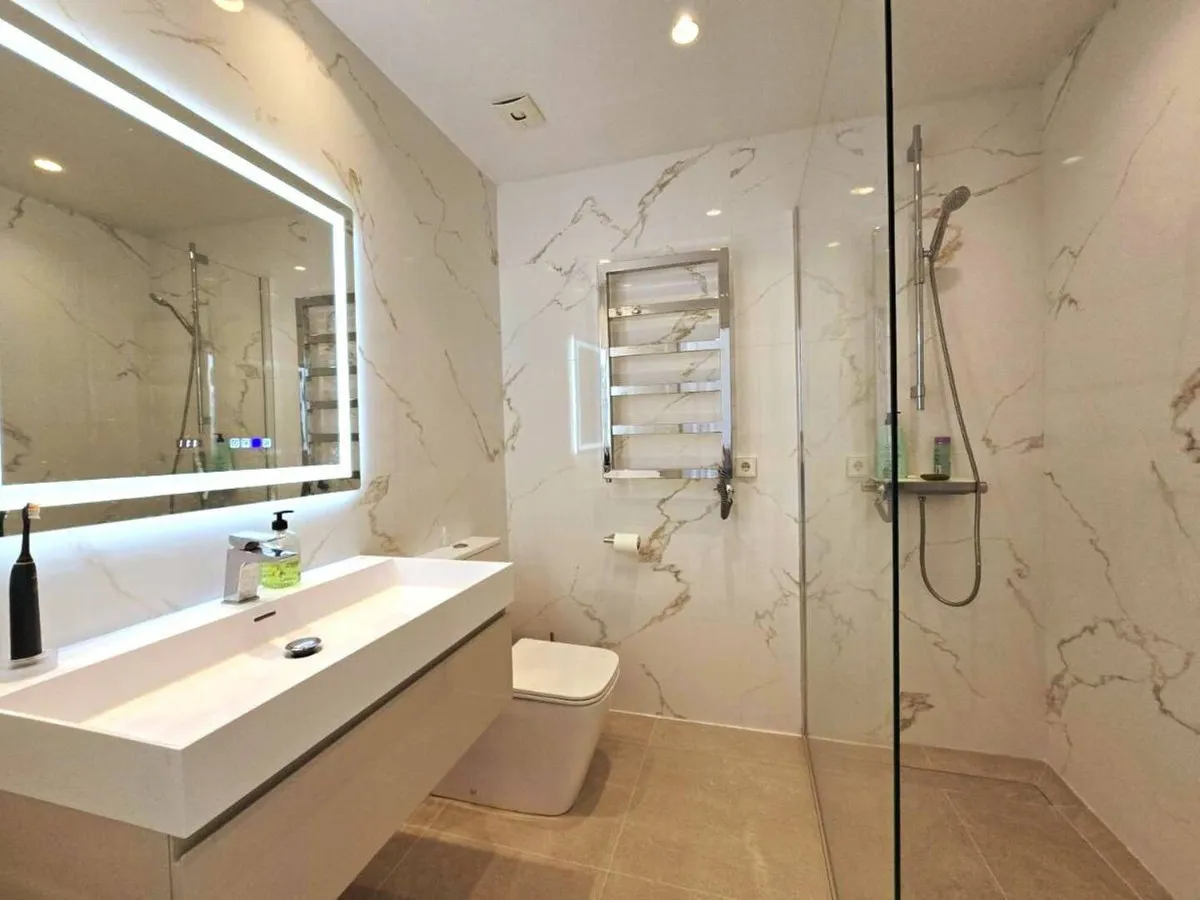 51fef283-b7ee-4f24-b0dd-46be9968b9cb