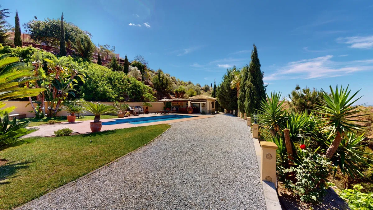 4bf3e0fb-036d-4f48-8559-ee19fb34fece