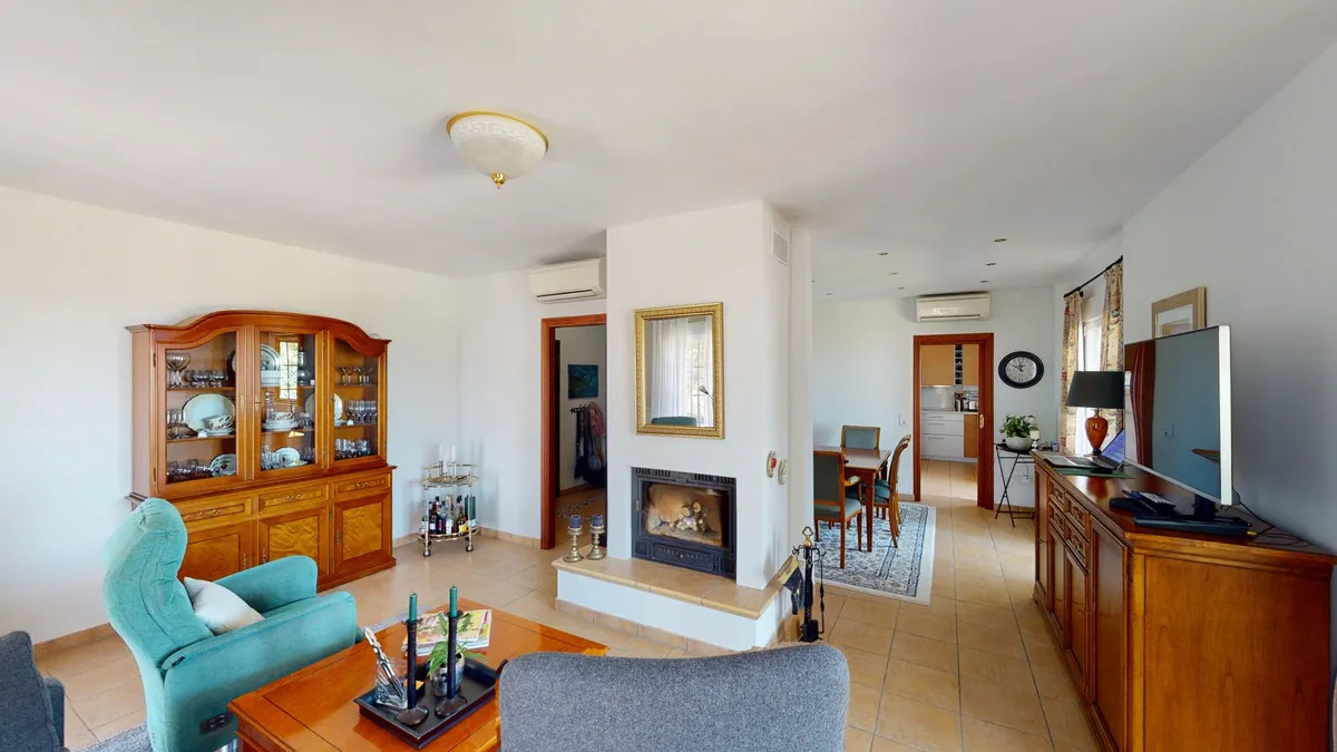 4d51a5bb-ea02-495c-bd48-834896110522