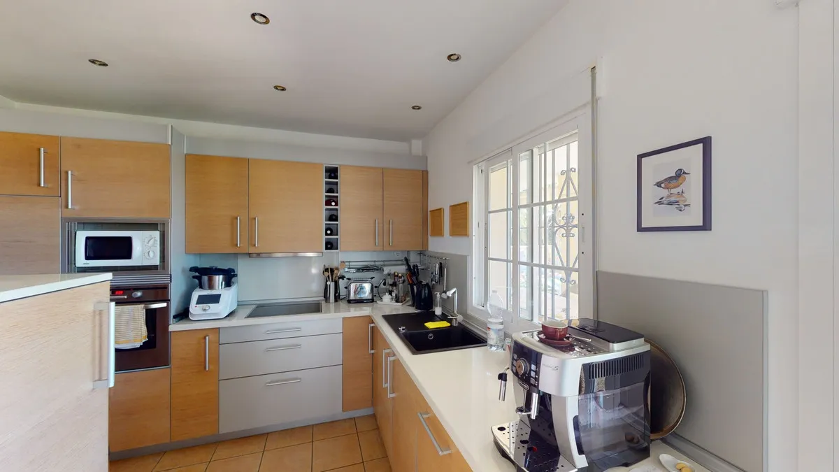 b510f1bc-361d-4acc-99da-f8824d233a3e