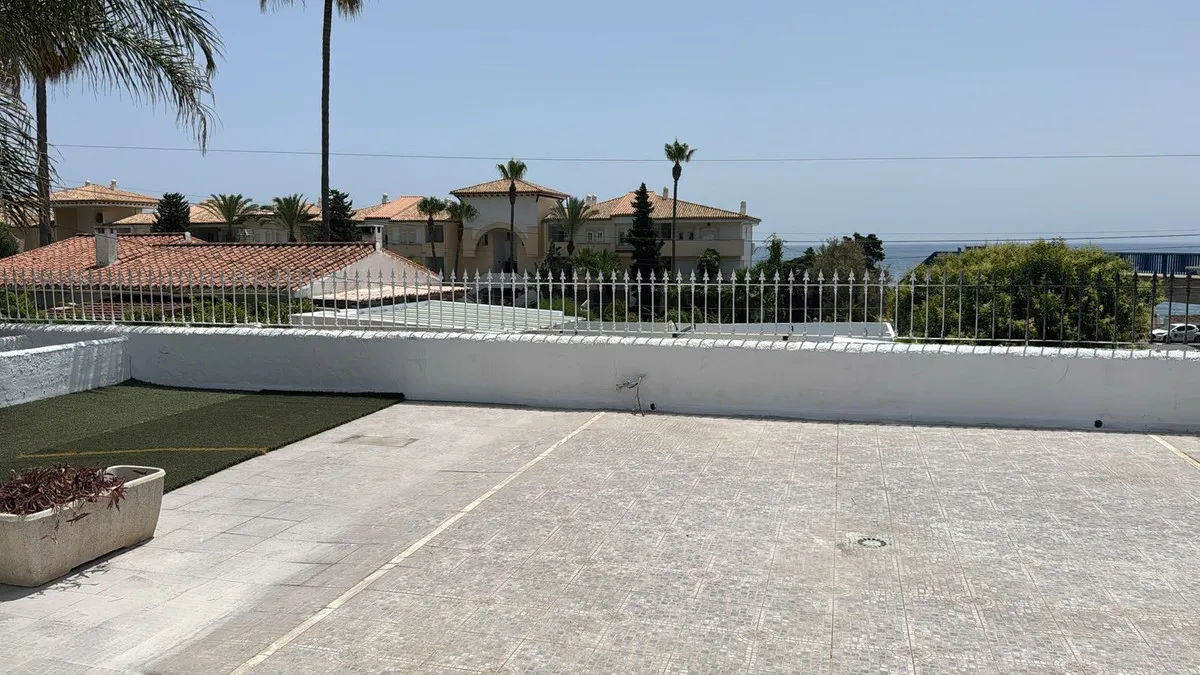 8f00b949-c127-4132-b3a8-834240d92446