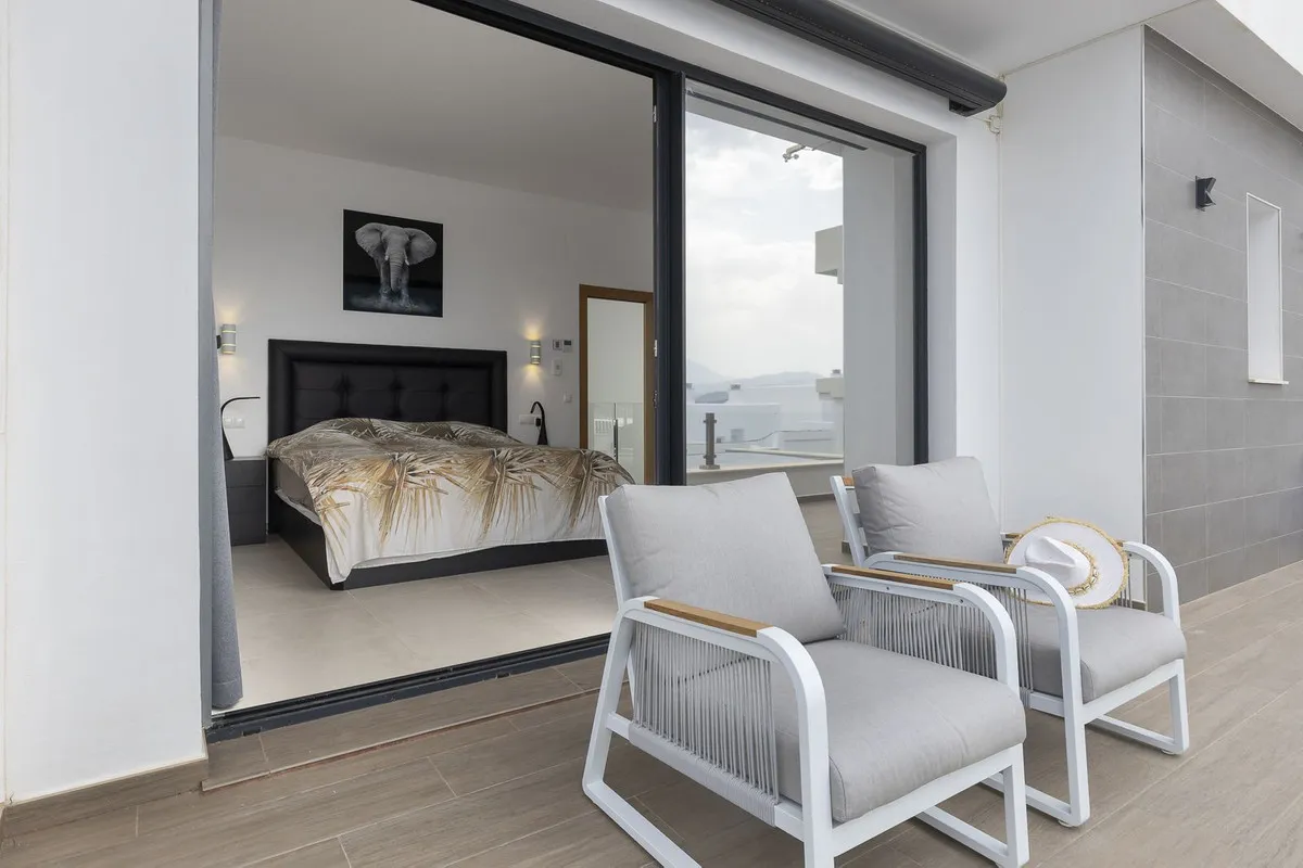 2051a4ce-7039-448e-8f8f-2657a96117a8