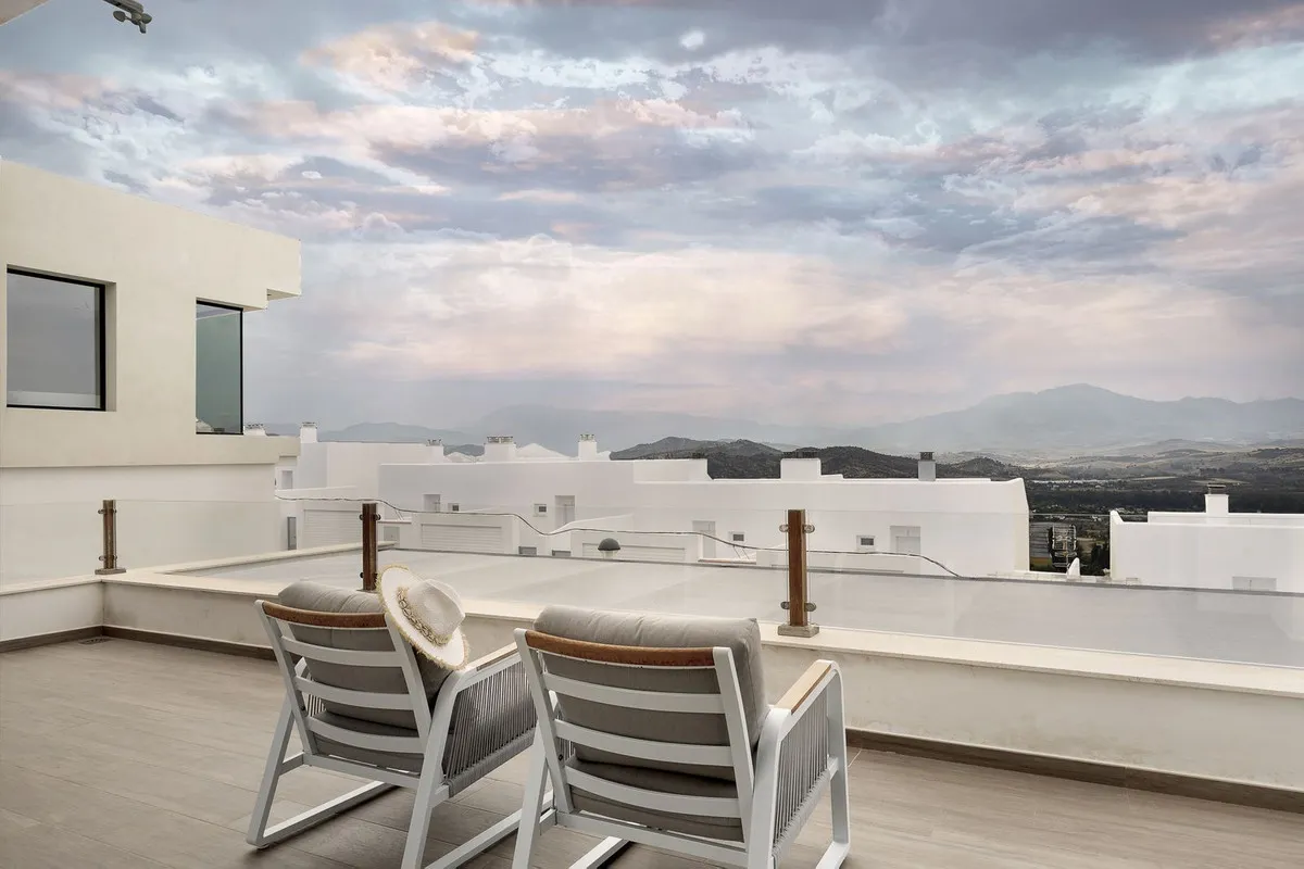 8fac993d-34f7-4e0f-a6d3-c778e76c27ce