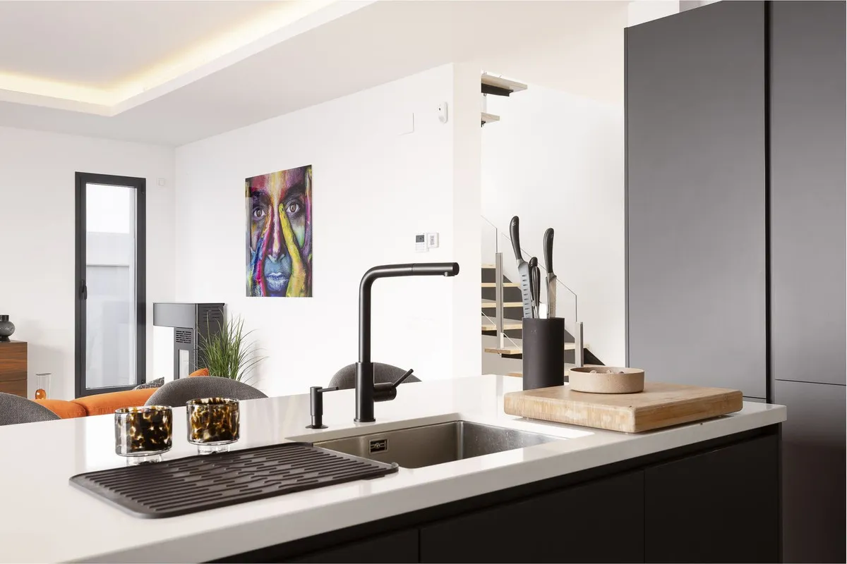 ef970417-b381-4130-9f64-9e832ab98ebe