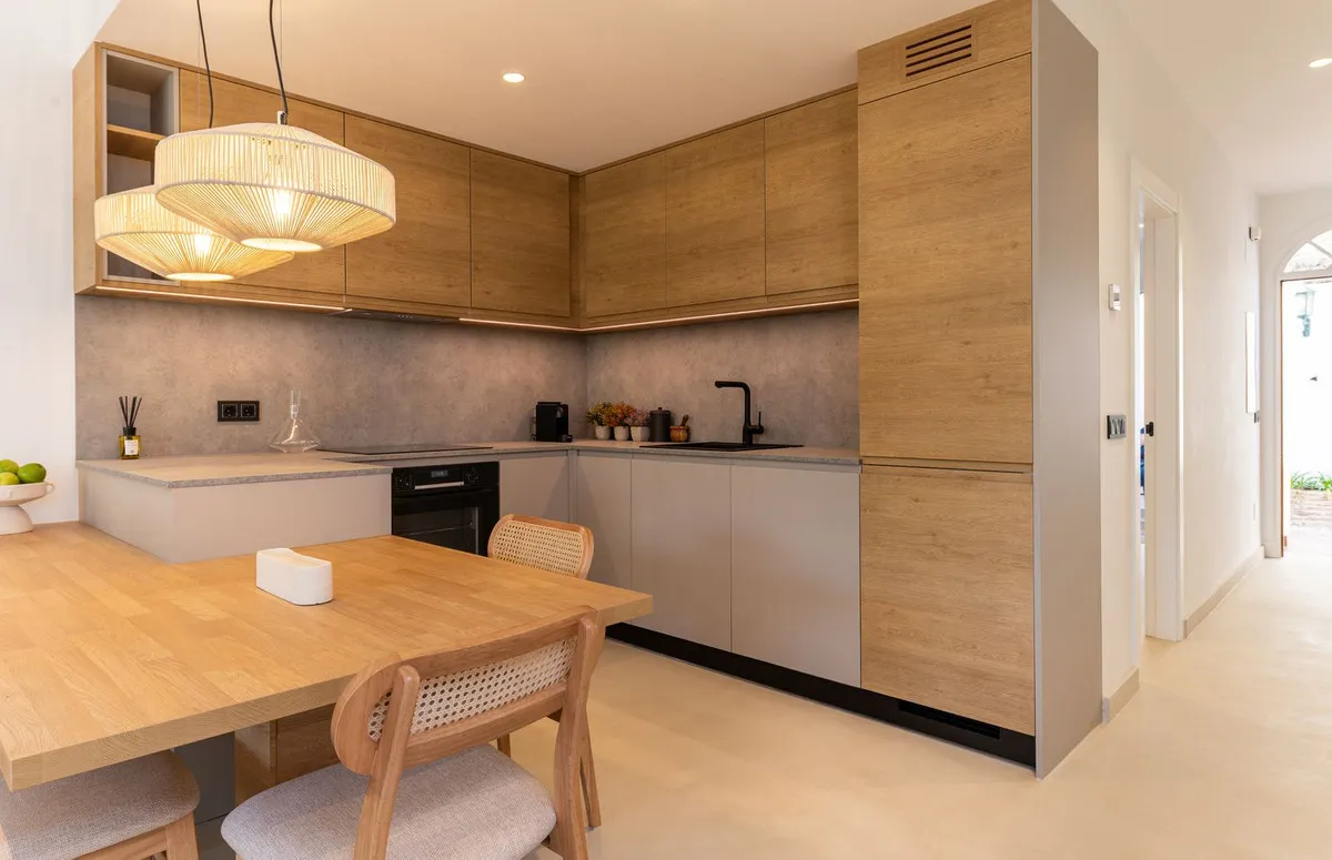 e8d32ad8-cee0-41a4-836a-743369cc437e