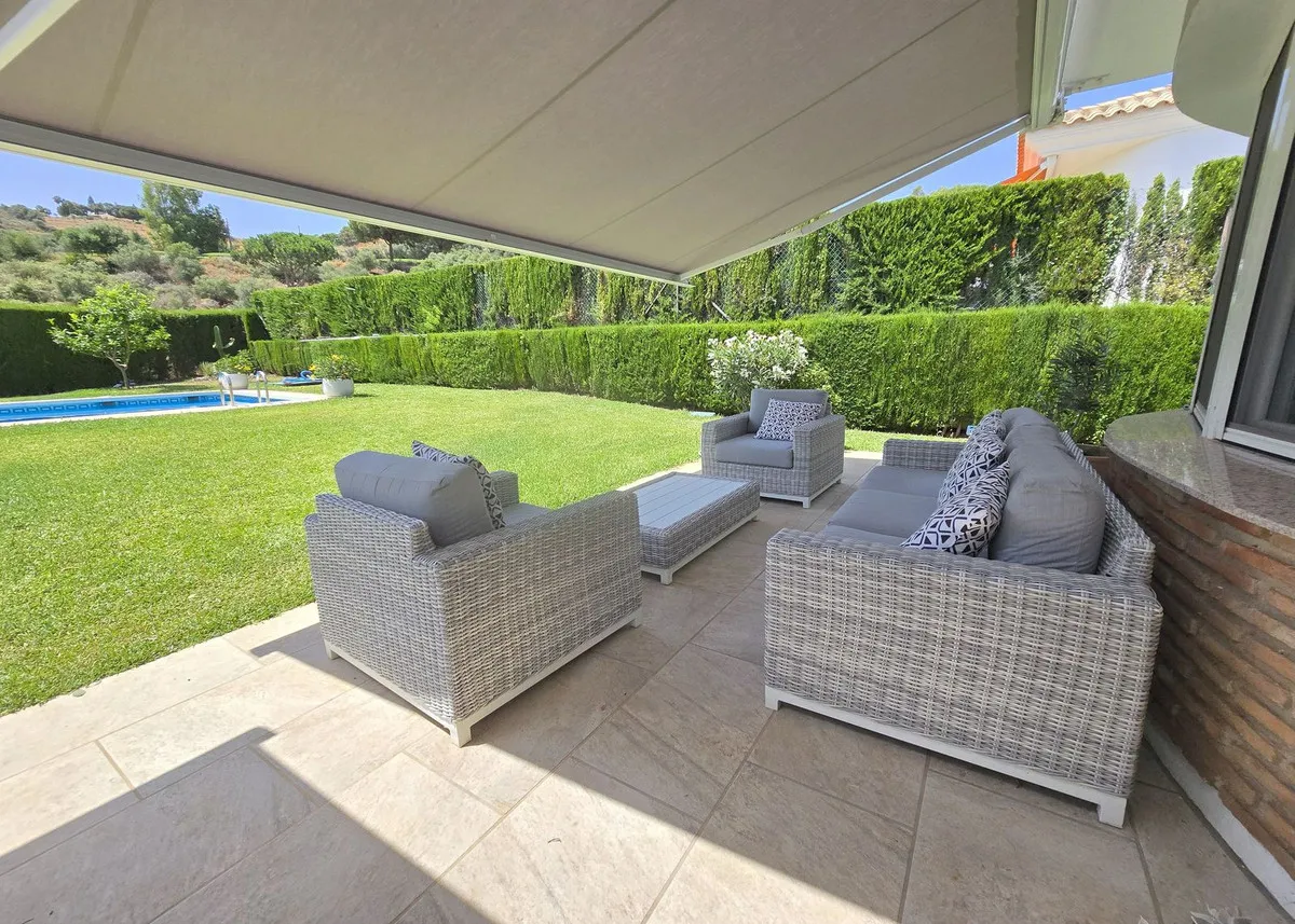 1f2fea3a-3b2b-495a-8403-e5b83ea9b031