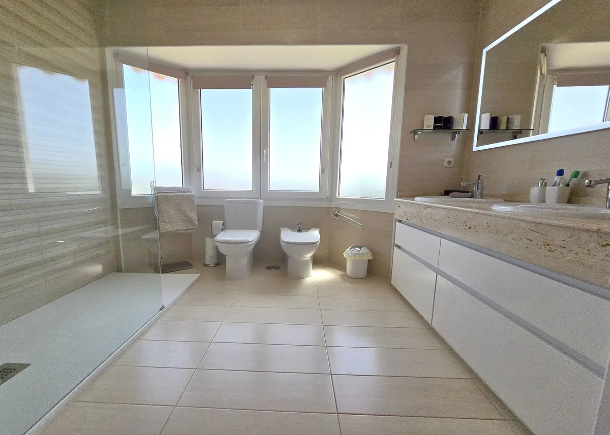 2812e1a6-bee2-4b6a-a950-6c56c2faaa63