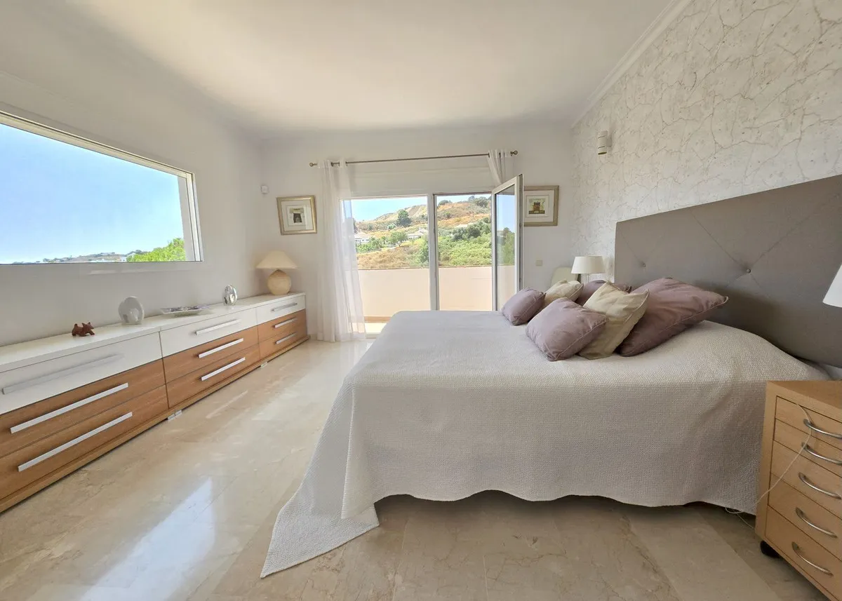 2f957546-06bc-4d18-8c33-0401aac3eb04