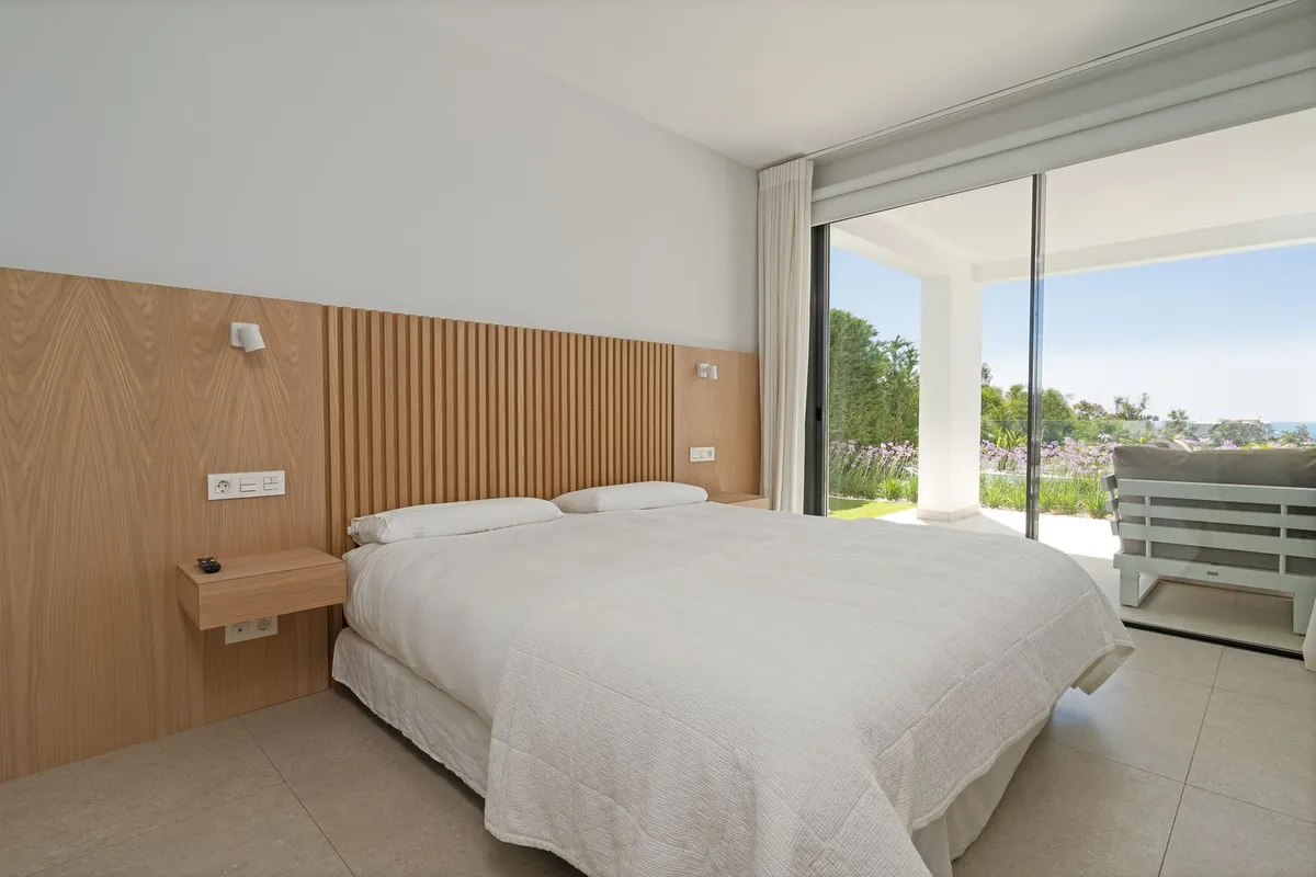 8bca6700-f8b4-4c47-9ca8-4128e2e767b2