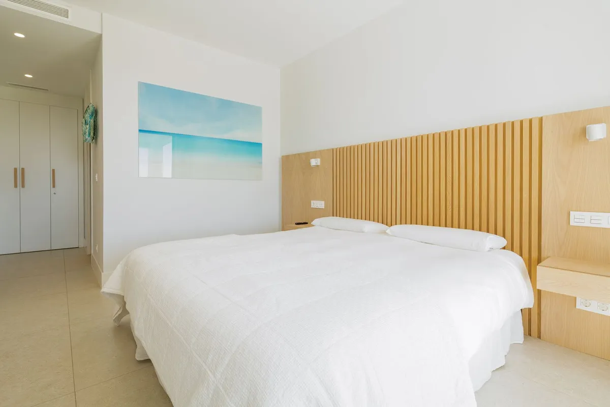 abdcb7aa-49b6-47cd-a73b-a0d90d53bfb4