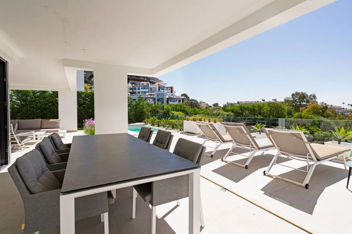 f03a40a8-d207-4ae0-aca5-ce0136c86699