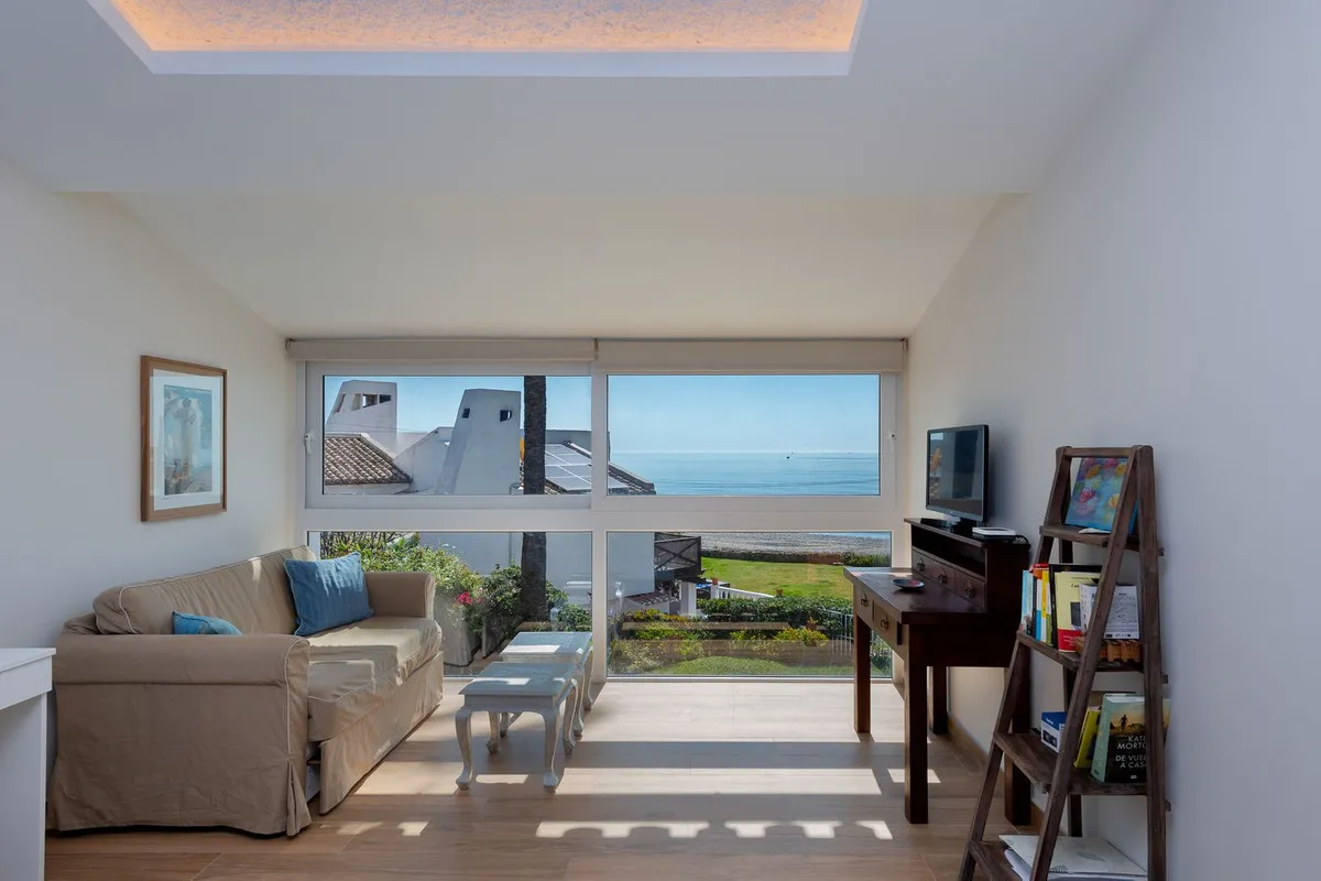 2d97d4ba-590e-48ae-8da6-728d66bf9f36