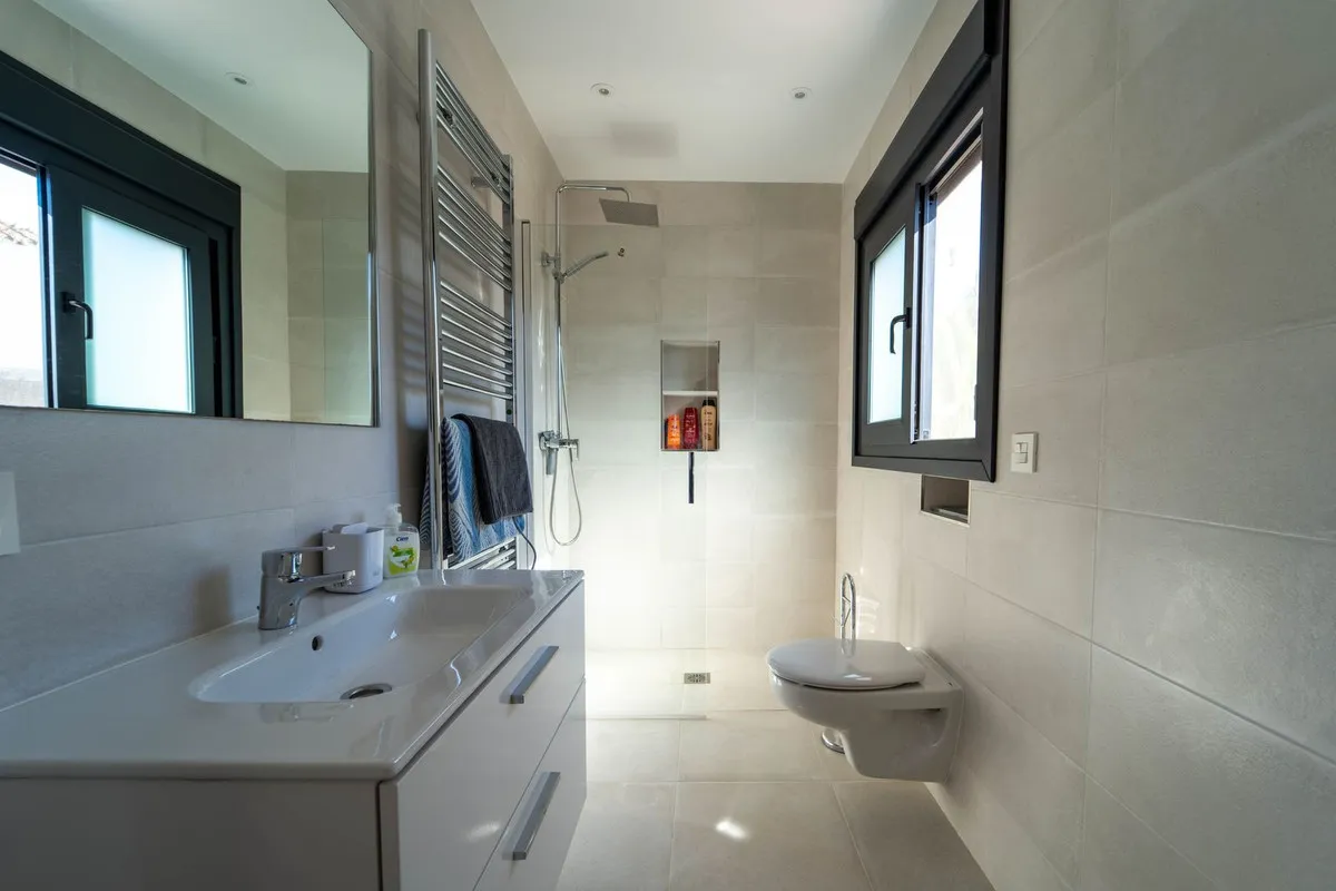 33103941-f06d-4c8d-a50a-56b79e7616e3