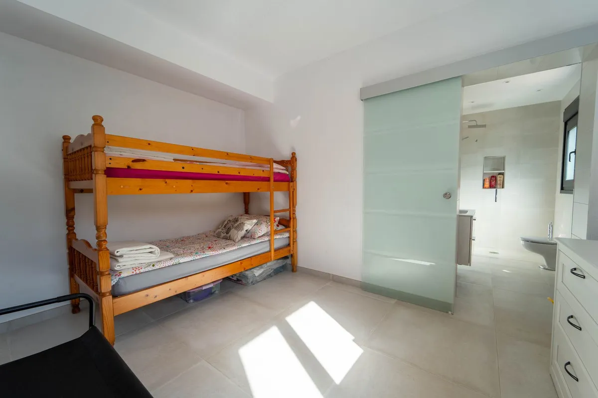 8196649f-60dc-45d2-b28c-6a821d870625