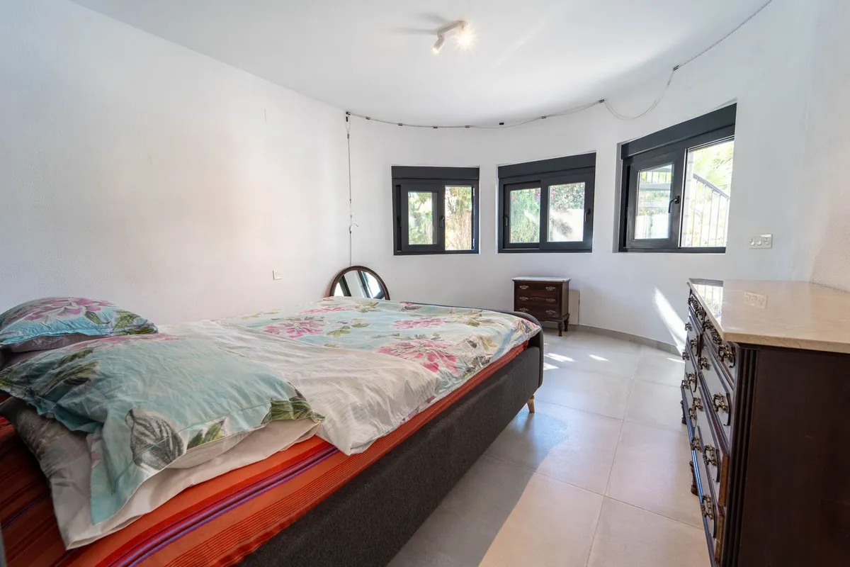 cf3f56b3-e801-44f3-b66d-9f934a2ece14