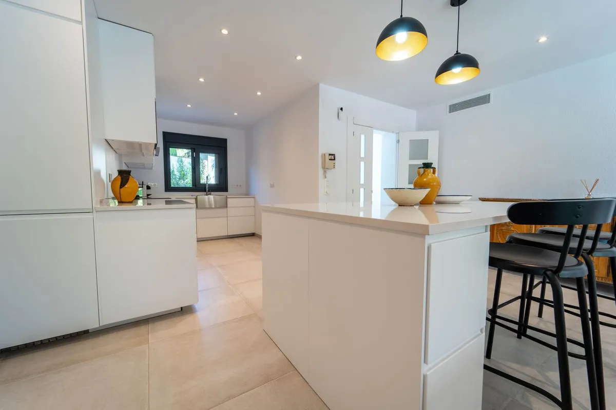 e908a6ee-670e-4081-a1c7-c325aafe1c35