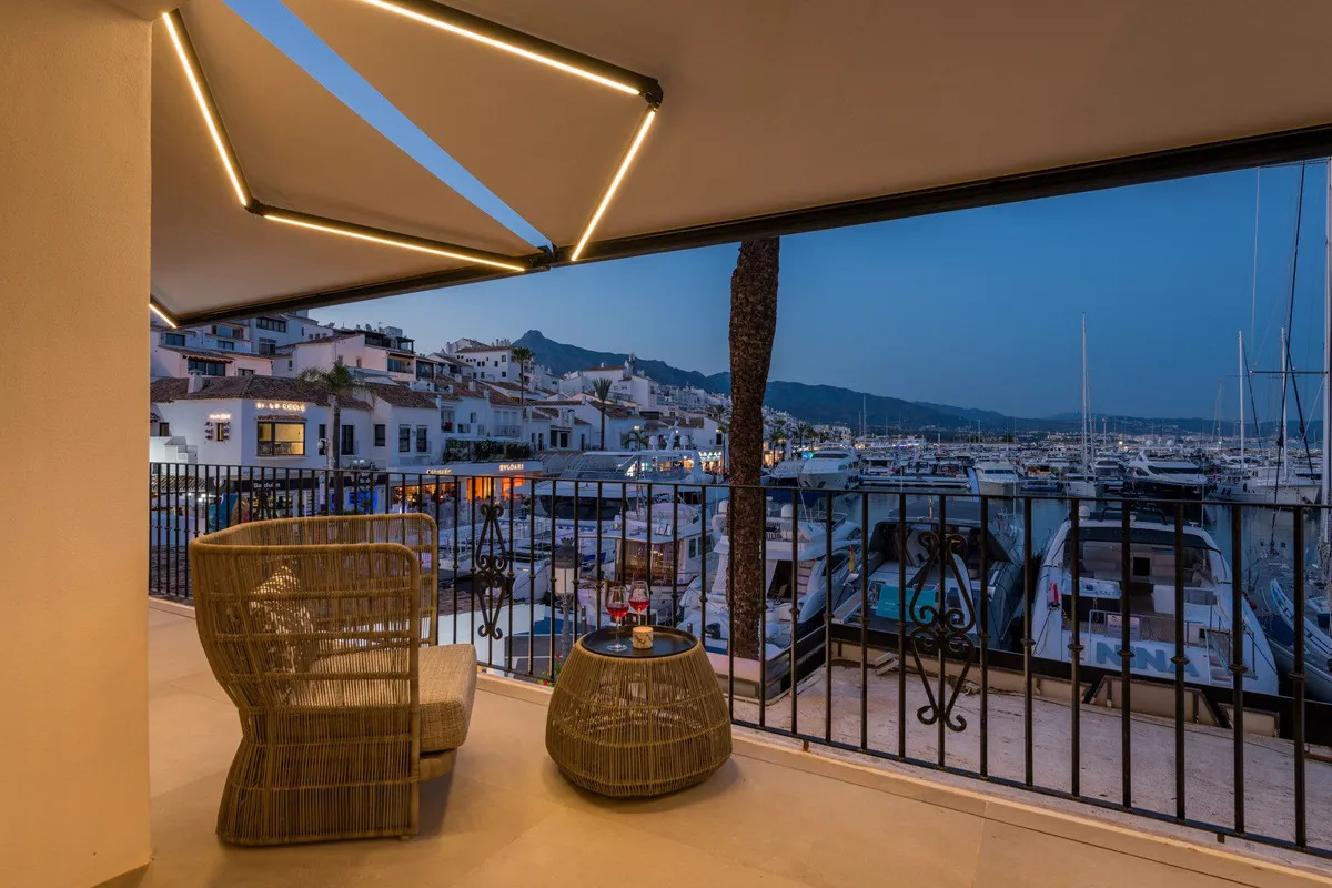 Opulent Frontline Apartment in Benabola, Puerto Banús