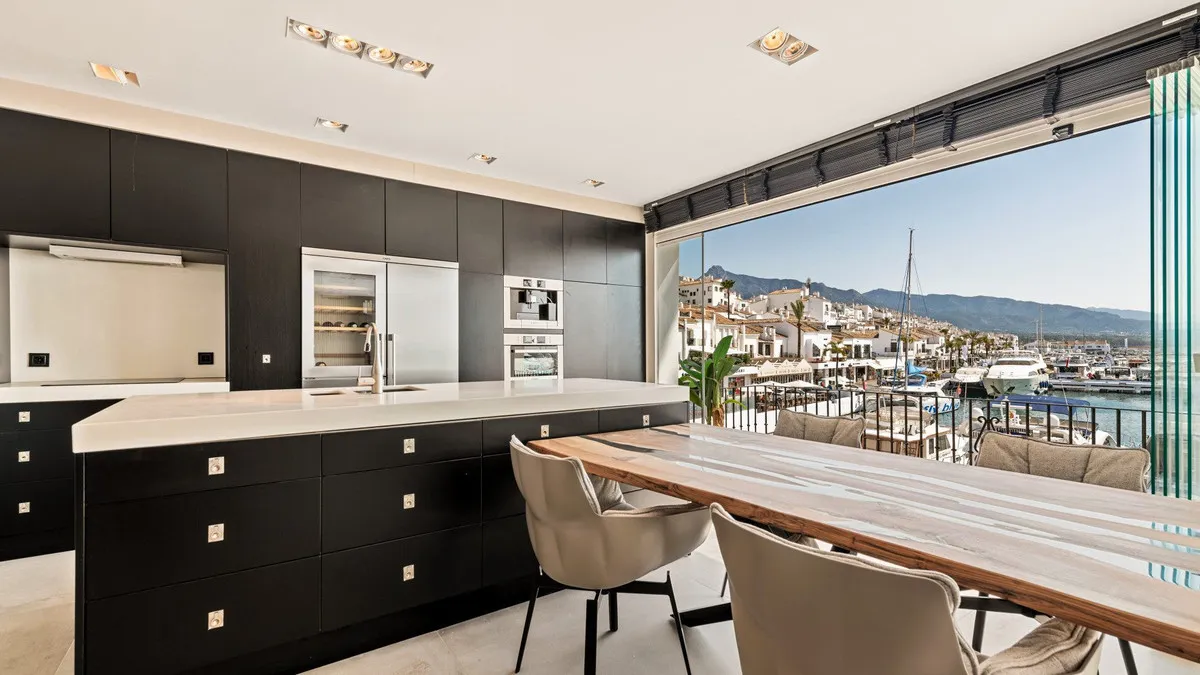 a23aa175-519f-42fc-964d-9a1239a4620f