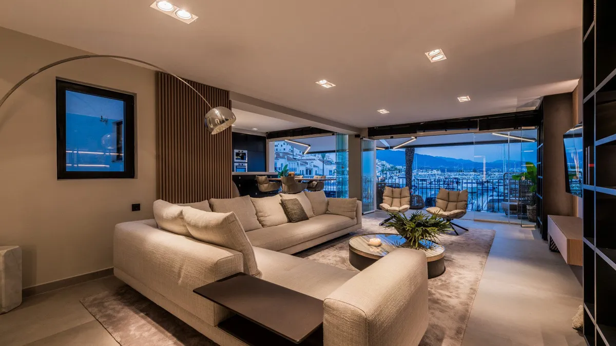 aa627ecc-a8f9-40a9-85c6-2f3a97fffece