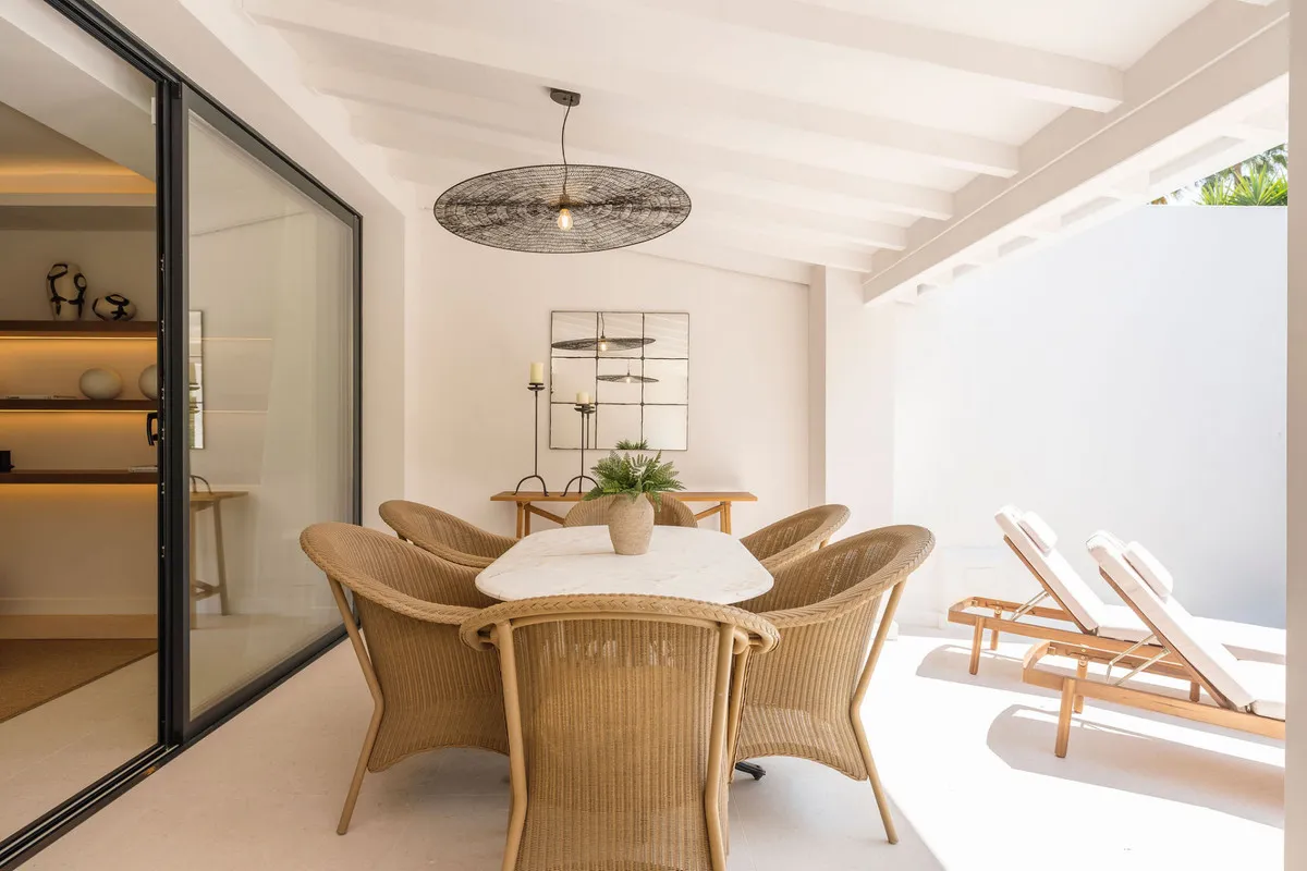 03b33e9f-54fe-4d63-8649-ec031a62c4a6