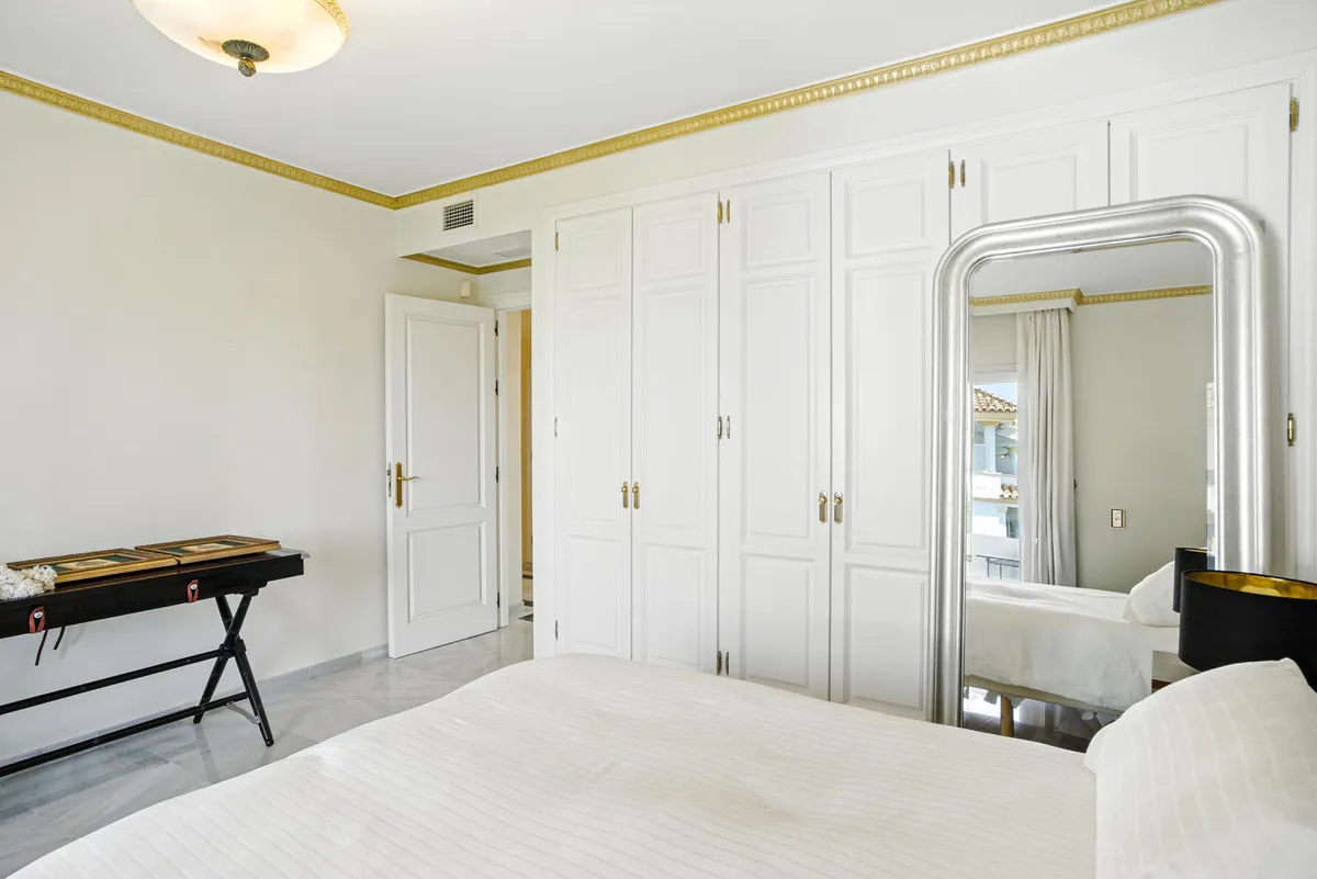 800040a5-e4b8-4581-8f12-93e0231bc8ed