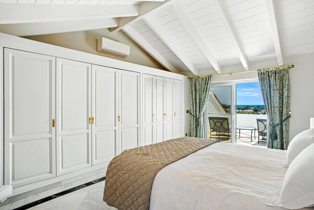 e172fc59-0cd4-4ff8-b8b6-25041b30f942