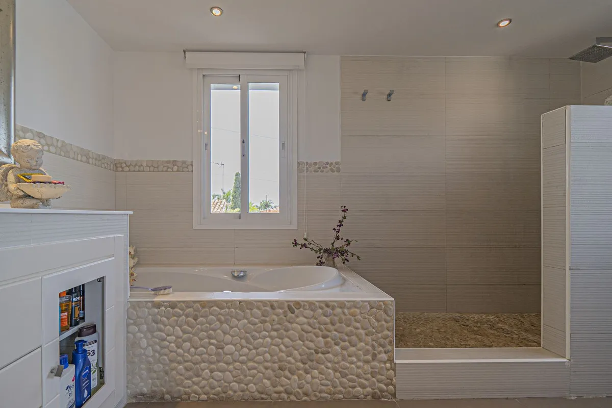 abd90e80-8274-45cb-a59f-a1fd2c55ab61