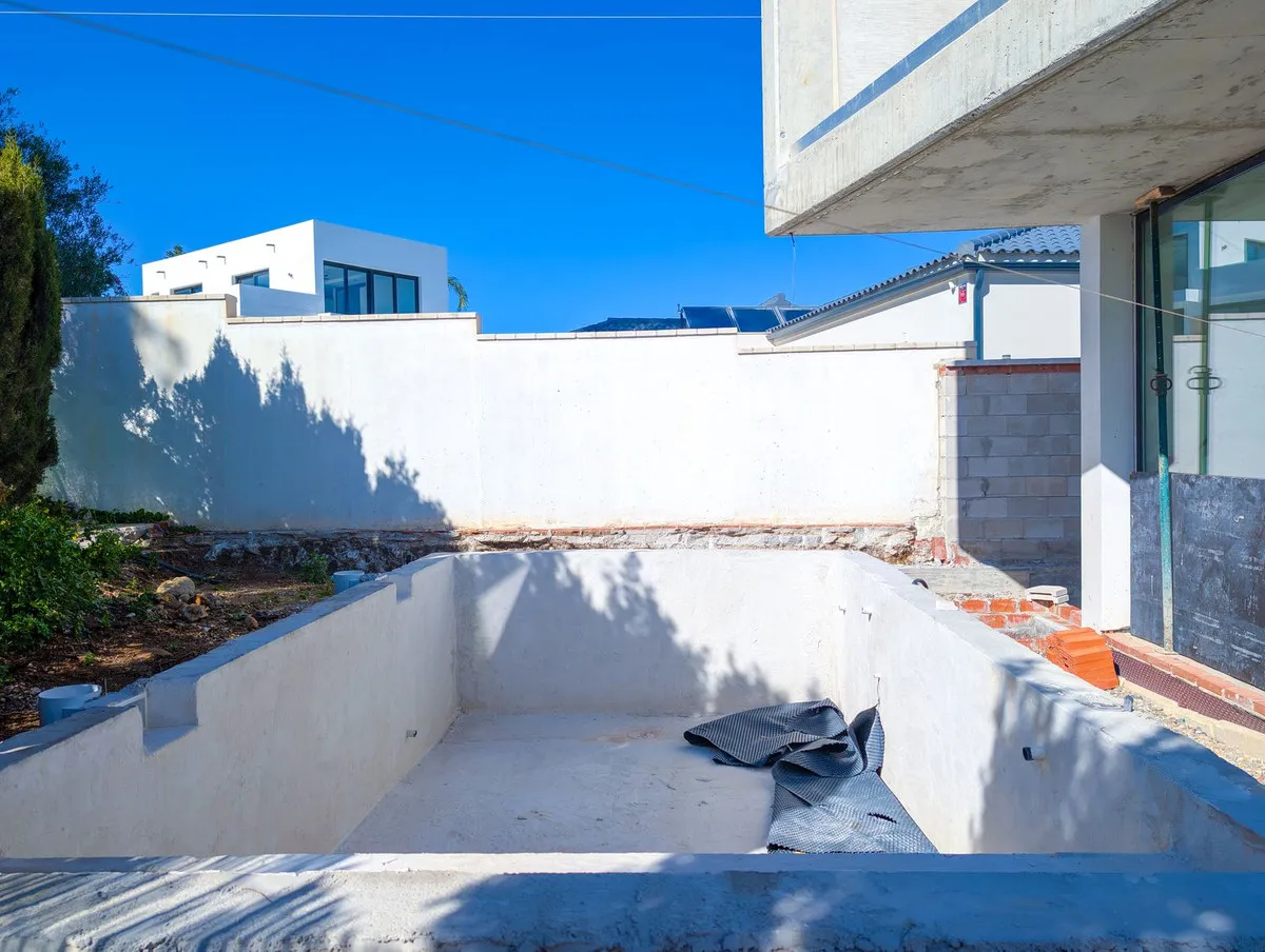 e0449e3f-124f-40dc-a203-8442ba757e19