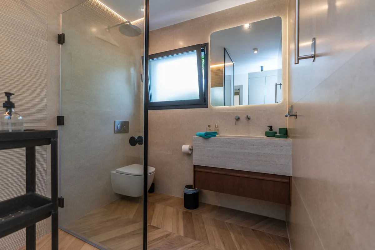 8bccafa3-2910-4bcc-ace9-d5ab0a8f68e2