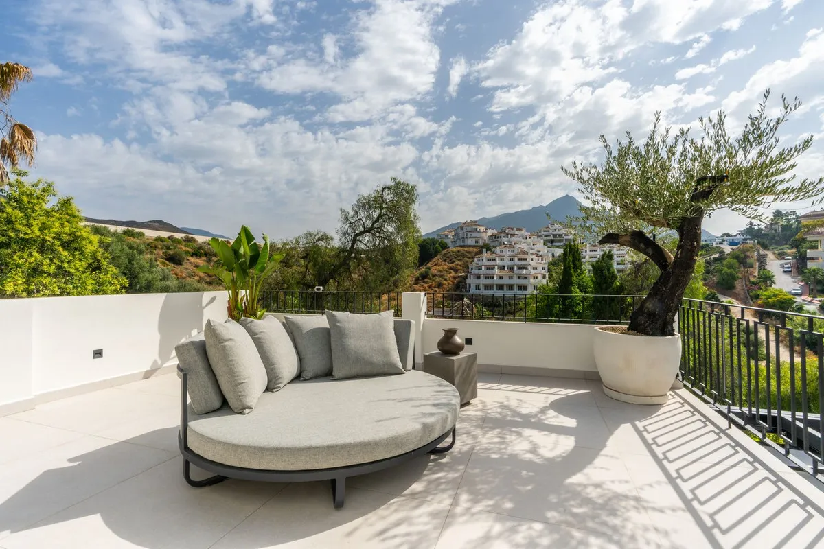 8f32c205-f9f7-44d3-af67-103cbda66e22