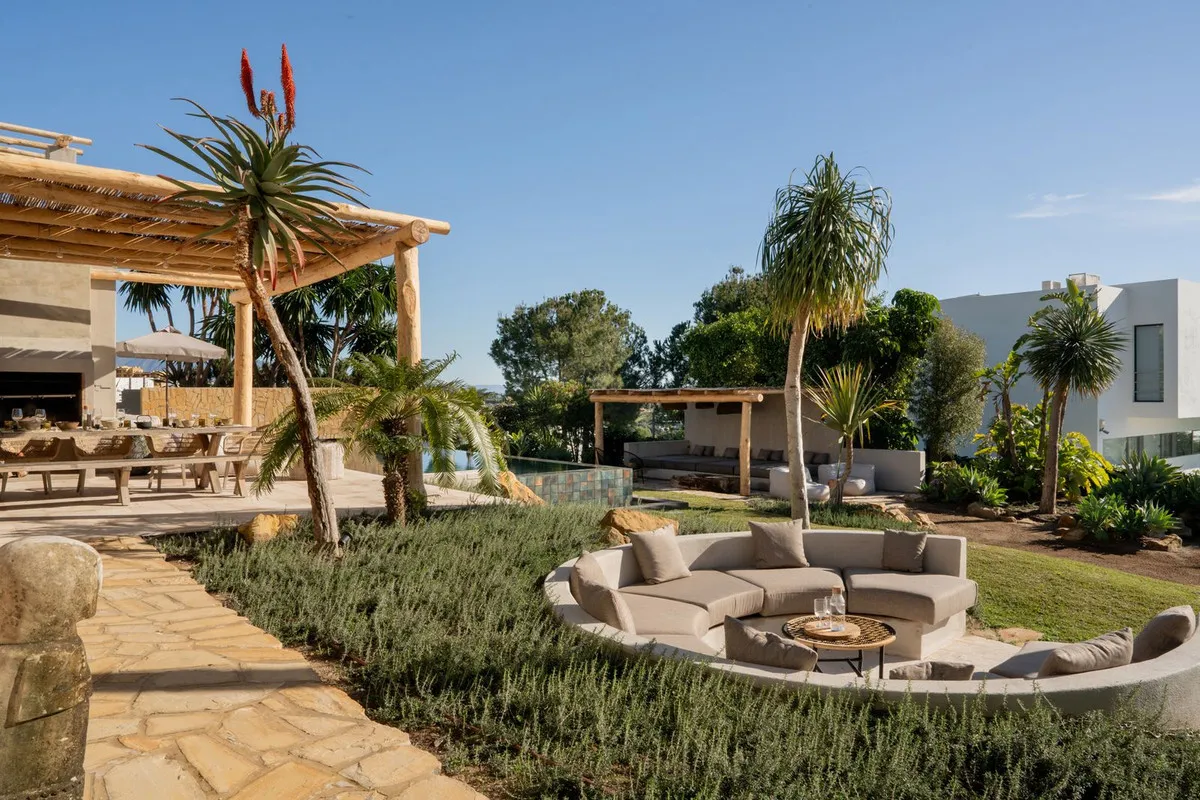 107d717a-585f-440c-96f0-1558abe041a1