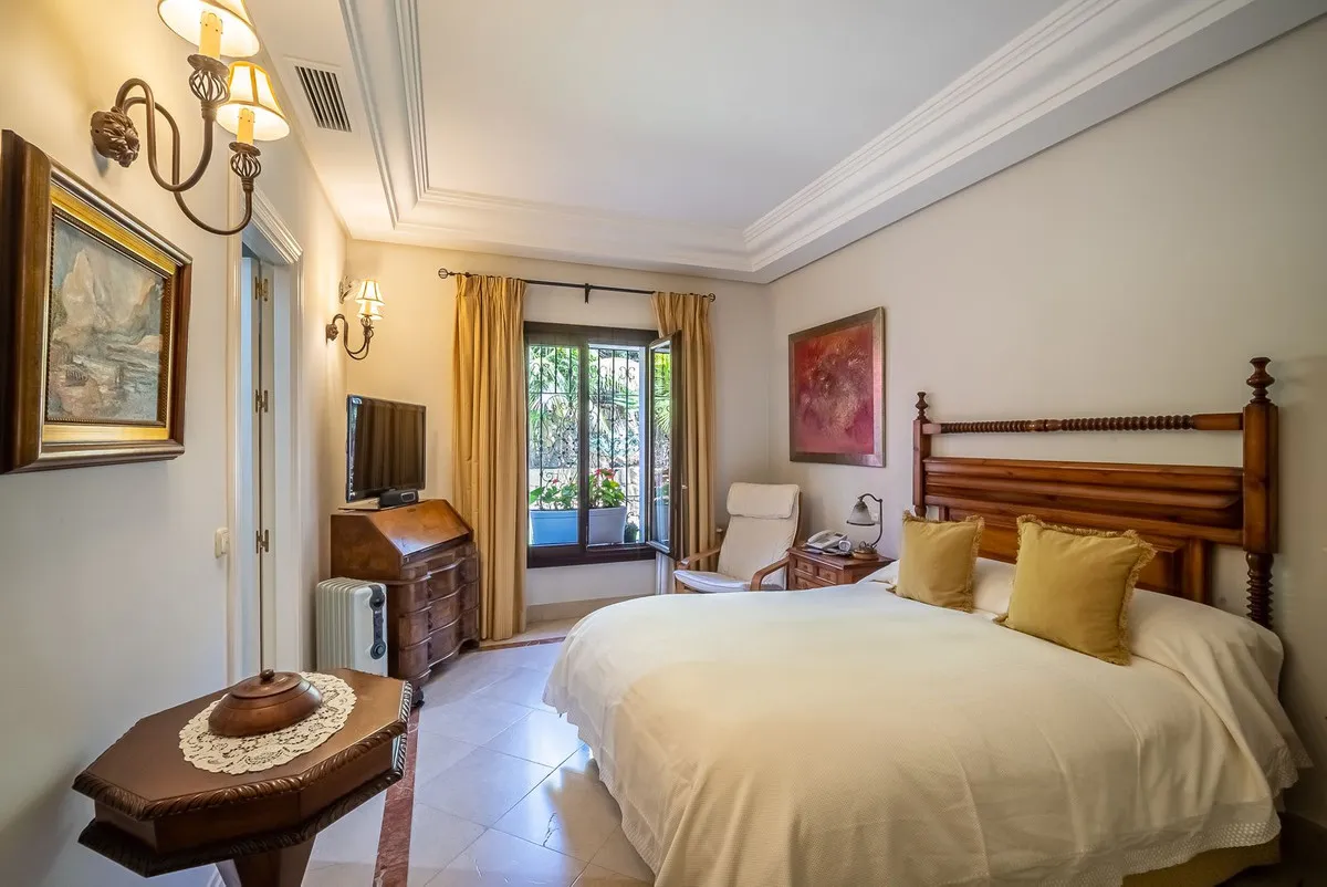 358ae942-5c57-47a5-9a74-07942ed4c98c