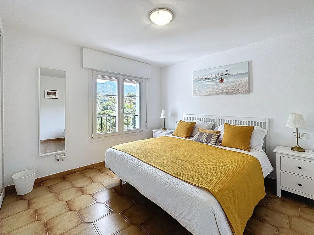 b0b84cc3-6d3d-445e-ae70-7357989e1405