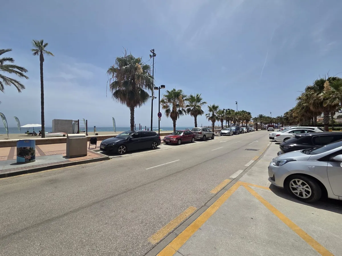 52863763-93a2-456f-8edb-a8901058835d