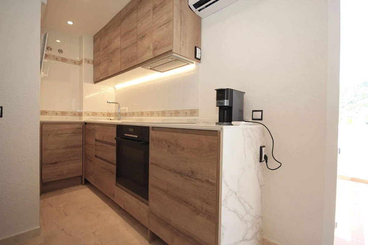 f40edeec-516d-4267-8583-c40080cd8162