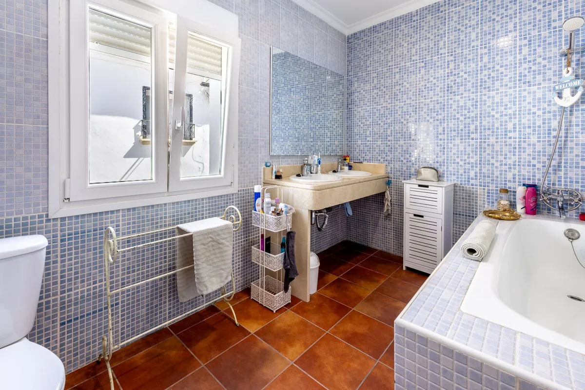 86068243-f079-44e1-9a75-dfc98d20a085