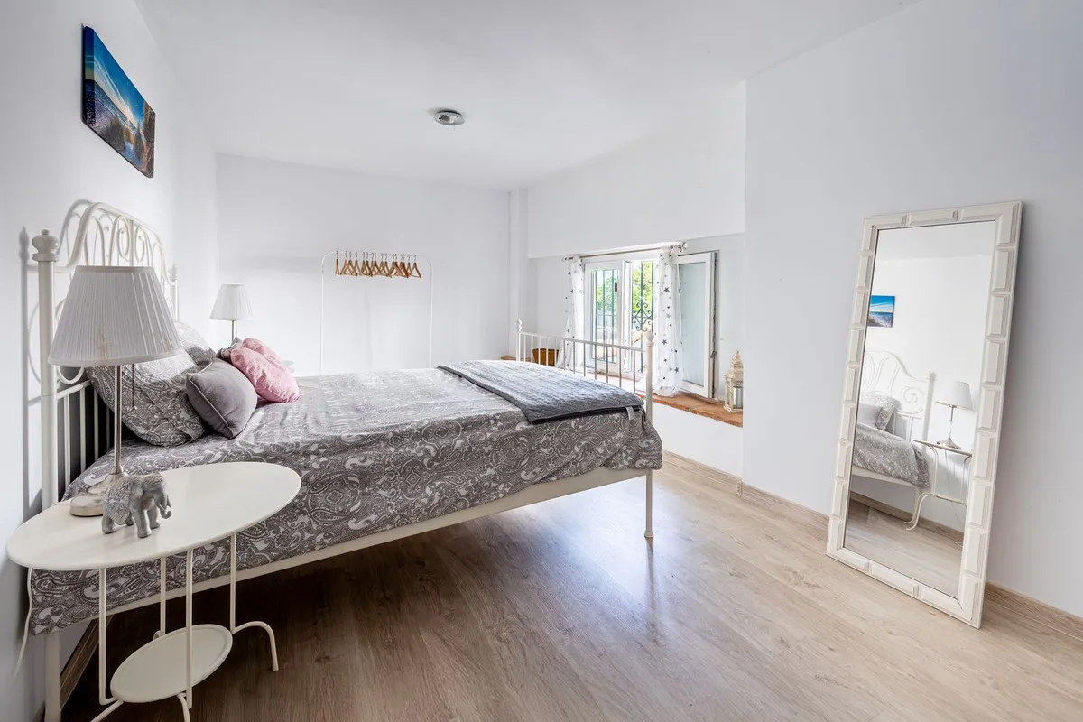 a6633714-907d-4a44-baf4-a382630a2a16