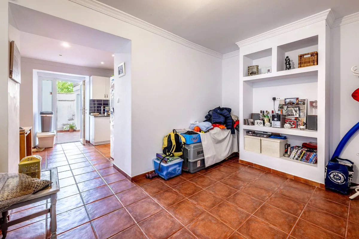 a6ea923b-f143-4204-a0e8-31be86757948