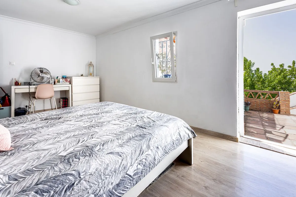 e8915cbf-2e82-49f2-9113-e8d55035096f