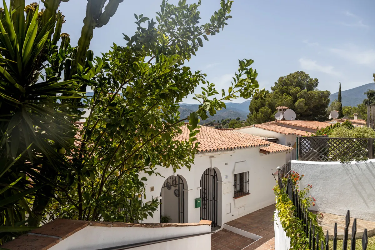 2a33f175-e1a9-4933-ac4d-dddb4d6a3312