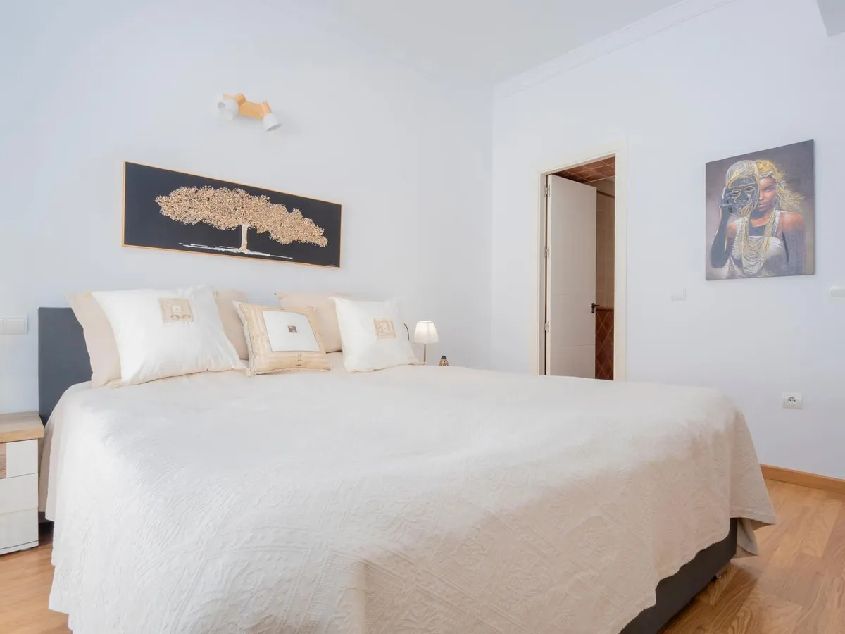 ce7c0be4-e043-4880-a8c1-efcd784a60c0