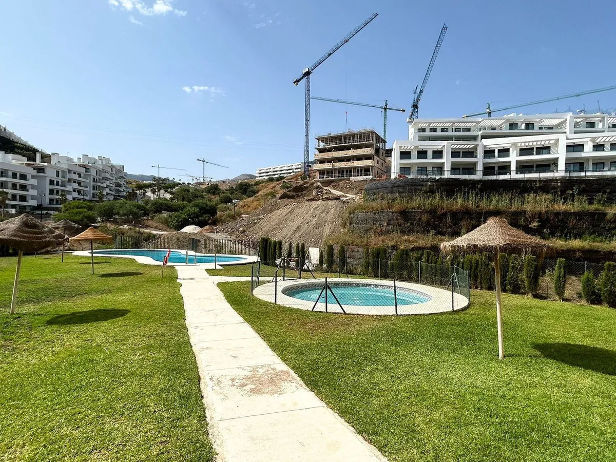 cdee9a4d-3ec1-4084-8ba6-a5a3c74e7e40