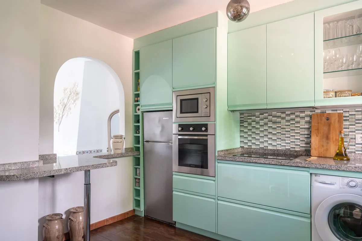 ecf10303-9606-4bcb-9753-c697f37d7549