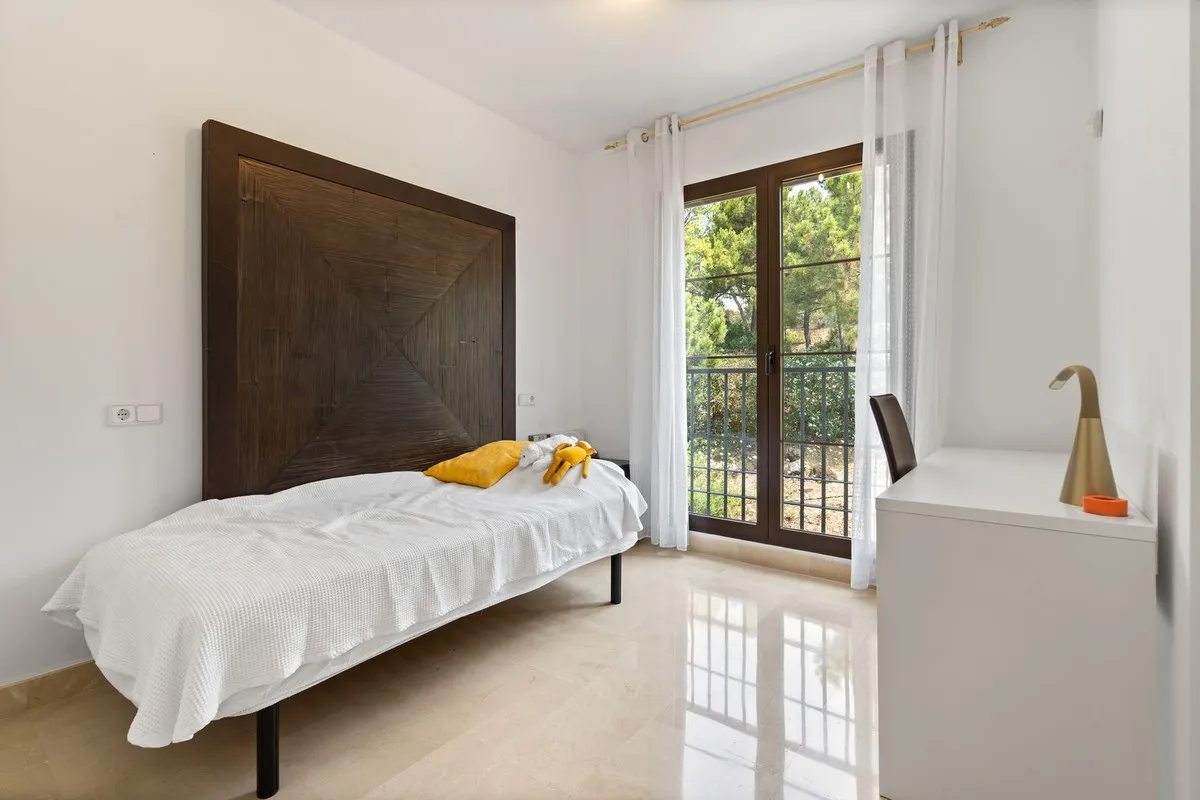 3b8d9733-a500-4db8-ab20-2e5f96c9319b