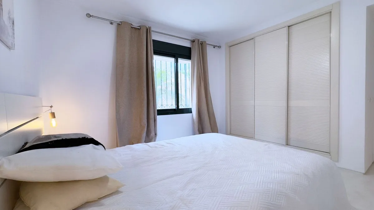 f7204ae6-0b85-4044-aa5d-f651ec953a52