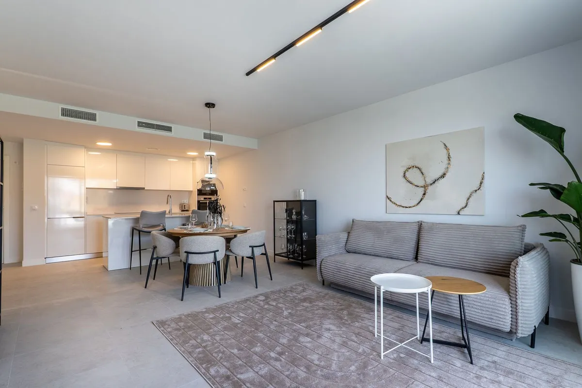 32b4b099-7535-454f-b8de-2120bb051c66